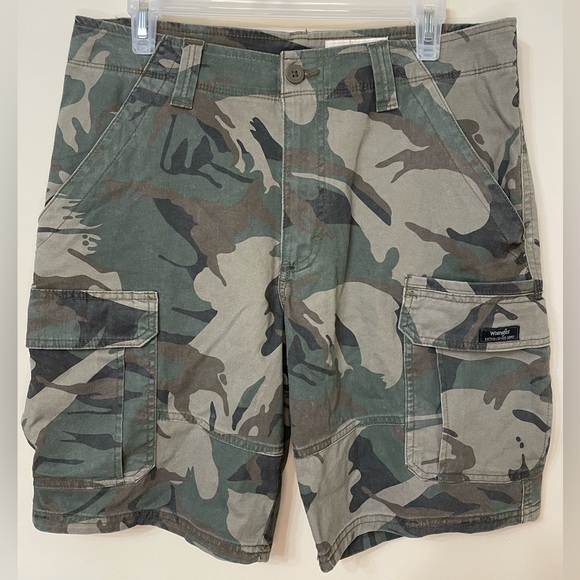 NWOT Wrangler Camo Cargo Shorts Men’s 32 - Picture 3 of 8
